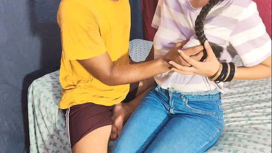 College wali Girlfriend ko apne ghar bula ke choda