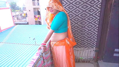 Bhaiya ji, bina Condom ke Ghusa de! Desi Village Randi ravinadesi Deal with new Client for Fucking her Tight Pussy at Hotel