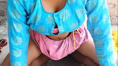 Indian aunty massaging me and aunty