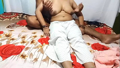 Hot indian bhabhi having romance