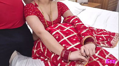 Wife Took Back Massage From her Husband , he starts massaging her and Fucks her Pussy