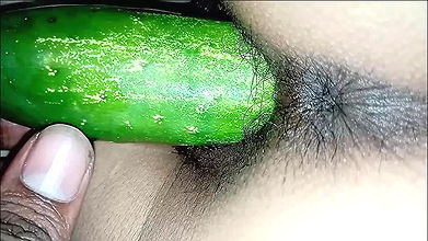 Sexy indian women ki chut main kheera dala desi chudai