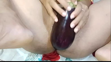 Sexy girl big vegetable fuck in pussy