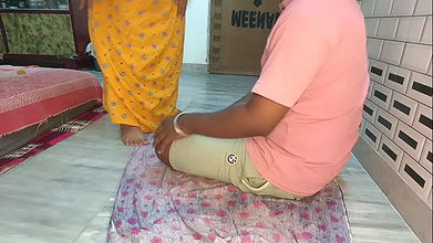 Neighbor Bhabhi called me to her house and urinated on my face., Padosi bhabhi Ne Mere Munh per Mooth Diya