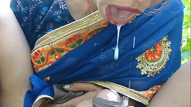 Khet mai Milk pressing boobs cum nikala mouth mai