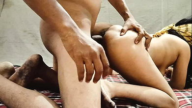 Indian wife ki chut chatkar chudayi karte hue