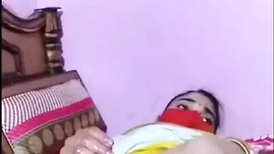 Desi bhabhi masturbation and fingring her pink pussy for self satisfaction