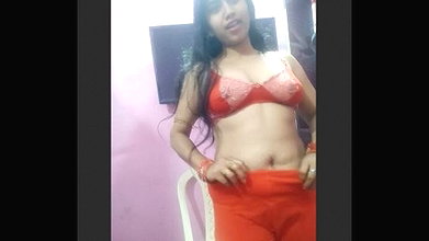 Hema bhabhi in bra pressing her boobs