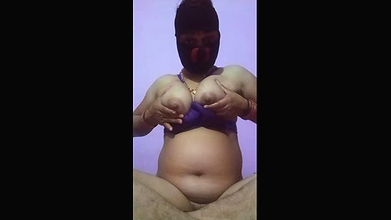 Desi bhabhi masturbation her pink pussy and fucking her pussy with a oil bottle