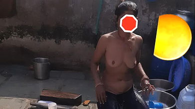 Brother-in-law saw sister-in-law bathing in desi open bathroom