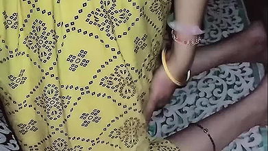 Indian chachi ko pela bina tel lagaye desi hot