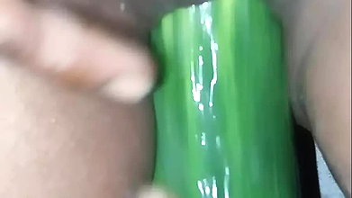 Bhabhi ne apni chut me Mota khira dalwaya