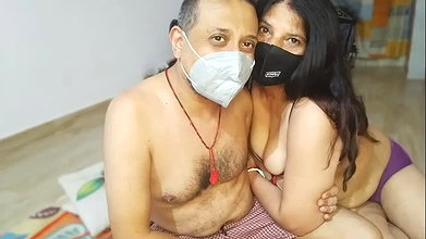 Bhabhi getting hot and riding Boyfriend