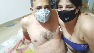 Bhabhi getting her Pussy Licked by Boyfriend and Pissing