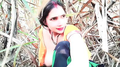 Sexy Bhabhi gets hot for sex in sugarcane field