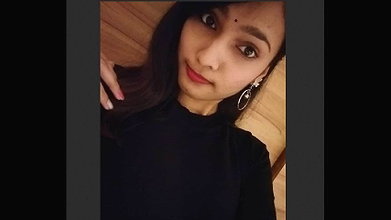 Extremely Cute & Hot Tamil Babe