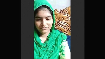 Beautiful Bengali Girl Showing on VC