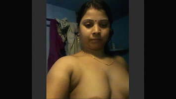 Beautiful boudi making video from bathroom