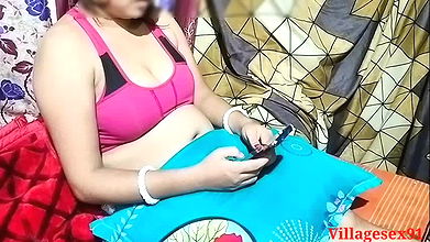 Ganyo ki Boudi ko Phone chalane ki time uski devar ne choda