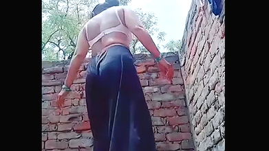 Hello friends, how are you, thought of masturbating a little while taking bath today