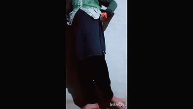 Hot sexy bhabhi big size hot sexy pussy at home all the people have woken up, we have to masturbate naked, I am getting very impatient from inside my pussy