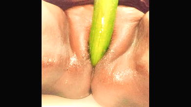 Indian housewife Veenax82 got her pussy oiled and fucked