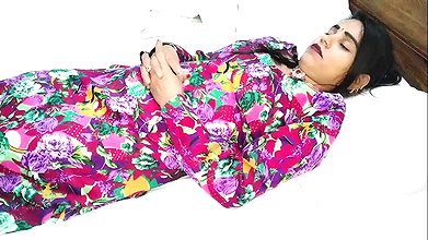 Soi hui malkin ka pant khol diya