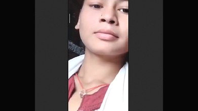 Cute Desi girl Shows Her Big Boobs