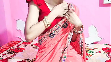 Red saree me kiya Kamal lag rehi bhabhi ko kone me lake choda