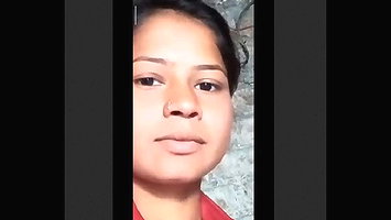 Desi village Girl Shows her Big Boobs