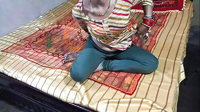 Indian bhabhi ko khana nahi banane diya kaha pehle chudai hogi