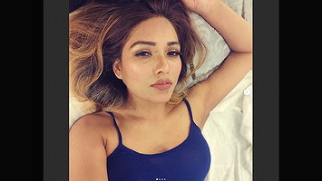 Zoya Rathore Live Fucking Show