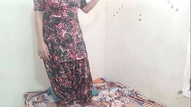 Priya Bhabhi Seduces electrician while he repairing AC Got Pussy fuck with Hindi audio