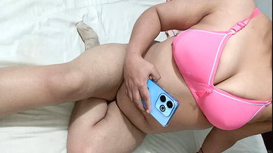 Stepson gifted stepmom a new mobile because stepmom’s mobile was very old