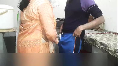 Pregnant Stepmom ko kitchen me choda – Desi Sex video