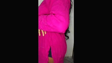 Paki girlfriend ki kameez phaarr di