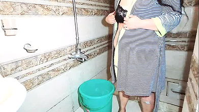 muslim chubby bubble butts wife caught on camera while taking bath