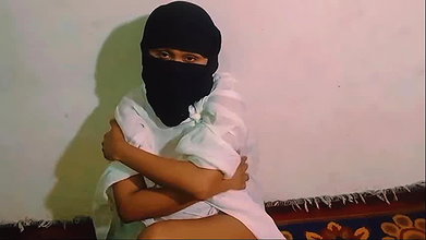 Mature Muslim Hijab Mom Playing With Her Big Tit’s and Big Ass