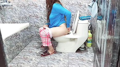 Indian Stepsister Pissing And Masturbating While Taking a Shower