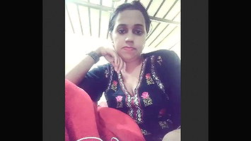 Bhabhi striping suit and making video for lover