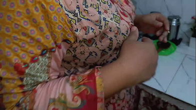 Indian hot aunty first time sex in the kitchen