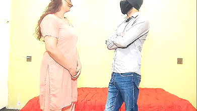 Indian desi bhabhi gand ki chudai malik makaan ne mota lund mu mai dal diya clear Hindi audio