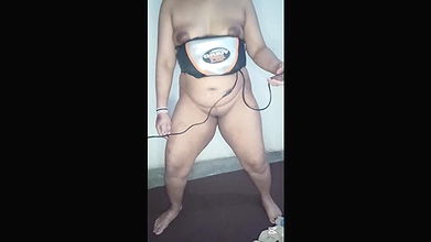 I’m alone and I want fuck big fat cock