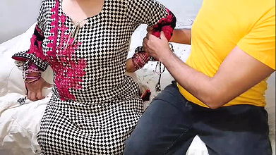 Had sex while massaging aunty’s back