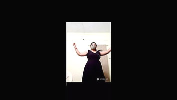 Desi Marathi aunty sexy dance on webcam show
