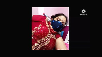 Desi Tamil bhabhi does webcam show – nude video