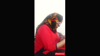 Boy friend ne chodny ka mana kar diya to aunty khud hi cucumber se masterbation karny lagi