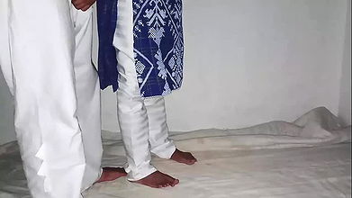 Aunty say hurray up someone coming