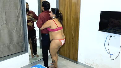 Sister-in-law suddenly appeared in front of brother-in-law in bikini