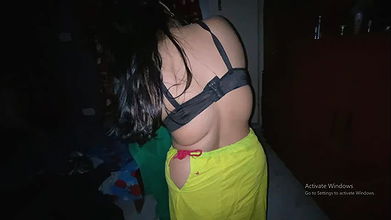 A beautiful desi beauty comes from outside and changes her saree